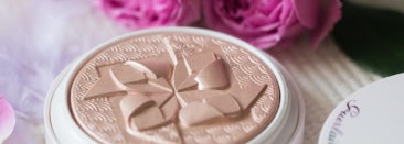 Пудра-хайлайтер Guerlain Poudre De Soie Illuminating Silk Shimmer Powder
