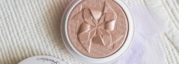 Пудра-хайлайтер Guerlain Poudre De Soie Illuminating Silk Shimmer Powder