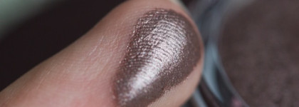 Мерцающие тени для век Clarins Ombre Iridescente Cream-to-Powder Eyeshadow Long-Lasting в оттенкке 07 silver plum