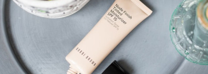 Увлажняющий крем для лица с оттеночным эффектом Bobbi Brown Nude Finish Tinted Moisturizer  SPF 15 в оттенке light tint