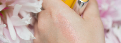 Бальзам для губ L'Occitane Fruity Perfecting Balm Фруктовый нектар "Объем и пробуждение цвета"