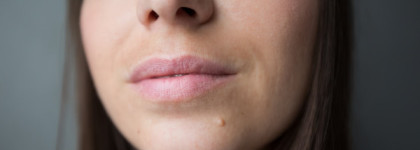 Бальзам для губ L'Occitane Fruity Perfecting Balm Фруктовый нектар "Объем и пробуждение цвета"