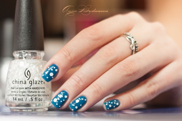 China Glaze Nail Lacquer With Hardeners 81936 Chillin' with my snow-mies