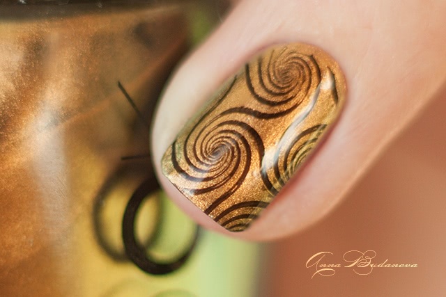 NailLOOK Trends 31353 Chameleon + стемпинг BP-L 003