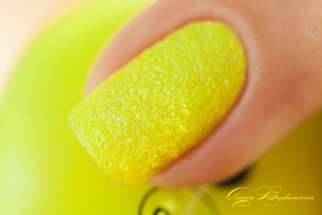 NailLOOK Trends Hot Neons №31090, 31091 + слайдер-дизайны O'diva 16943 и Ble1680A