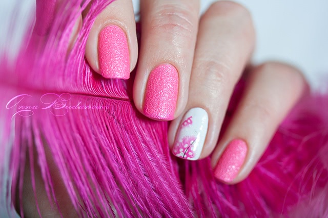 NailLOOK Trends Hot Neons №31090, 31091 + слайдер-дизайны O'diva 16943 и Ble1680A