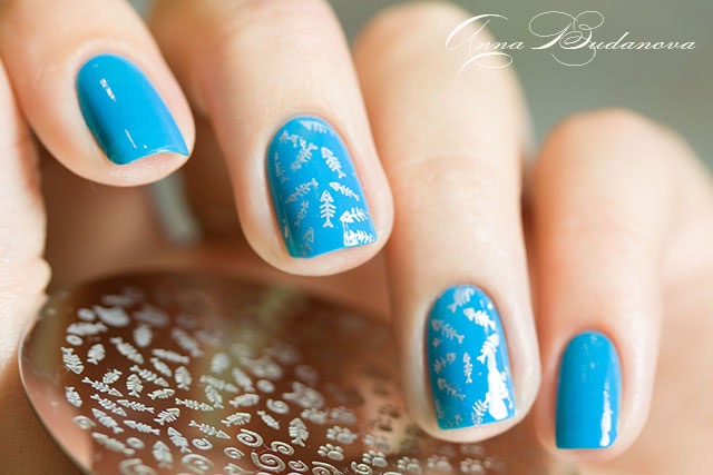 China Glaze: 82602 Glow with the flow, 82606 DJ Blue my mind. + стемпинг с диском hehe 021