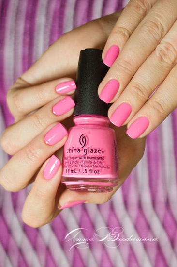 China Glaze: 82602 Glow with the flow, 82606 DJ Blue my mind. + стемпинг с диском hehe 021