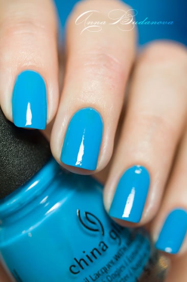 China Glaze: 82602 Glow with the flow, 82606 DJ Blue my mind. + стемпинг с диском hehe 021