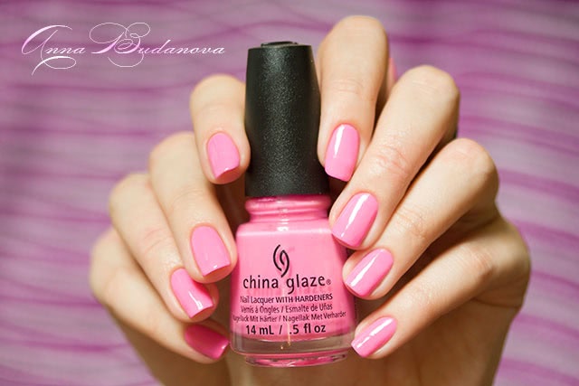 China Glaze: 82602 Glow with the flow, 82606 DJ Blue my mind. + стемпинг с диском hehe 021