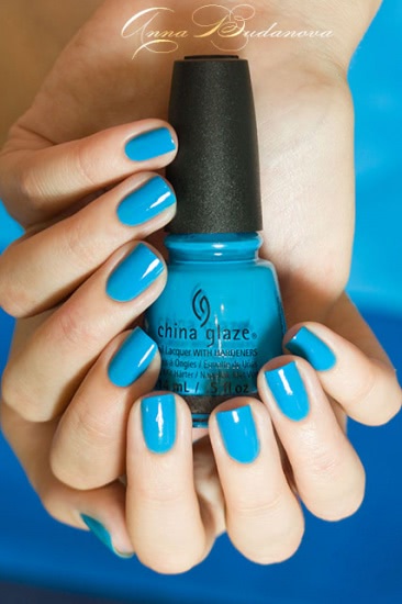 China Glaze: 82602 Glow with the flow, 82606 DJ Blue my mind. + стемпинг с диском hehe 021
