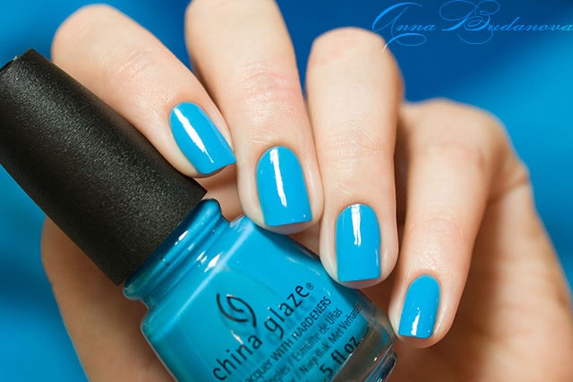 China Glaze: 82602 Glow with the flow, 82606 DJ Blue my mind. + стемпинг с диском hehe 021