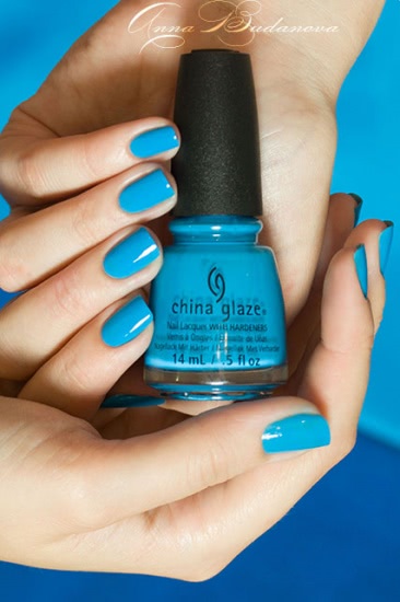 China Glaze: 82602 Glow with the flow, 82606 DJ Blue my mind. + стемпинг с диском hehe 021