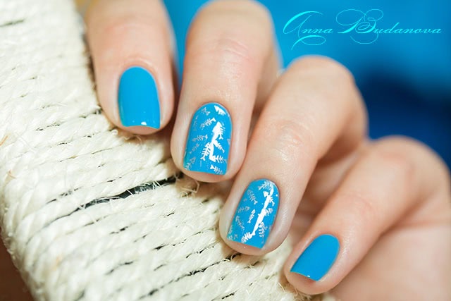 China Glaze: 82602 Glow with the flow, 82606 DJ Blue my mind. + стемпинг с диском hehe 021