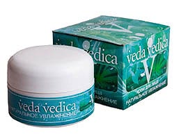 Напитанная и успокоенная кожа с кремом для лица Veda Vedica 