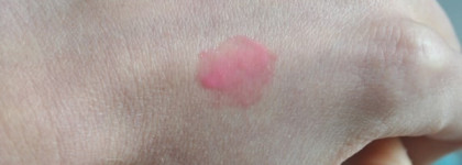 Lancome Gloss In Love Sparkling Lipglaze Cocooning Feel 341 Pink Pampille. Поблестим