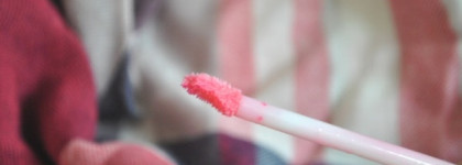 Lancome Gloss In Love Sparkling Lipglaze Cocooning Feel 341 Pink Pampille. Поблестим