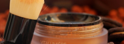 Chanel Vitalumiere Loose Powder Foundation with mini kabuki brush SPF 15 (№10) - Рассыпчатая тональная пудра (Новинка Осень-2014)