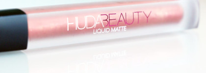 Жидкая матовая помада для губ: Huda Beauty Liquid Matte Special Effects, оттенок Socialite