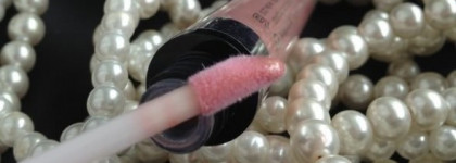 Rimmel Vinyl Gloss Voluptuously Shiny Lipgloss в оттенке 120 Love Struck