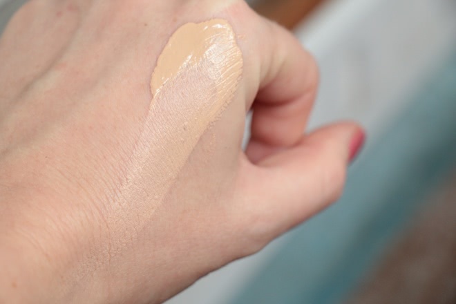 Тональный крем Catrice Even Skin Tone Beautifying Foundation №010 Even Vanilla