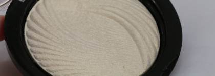 Makeup Revolution Vivid Baked Highlighter в оттенке Golden Lights