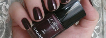 Chanel Le Vernis Nail Colour 18 Vamp