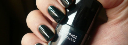 Магия Chanel Le Vernis Nail Colour Vert Obscur #679