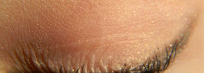 Они есть, но их как будто нет. Clarins Ombre Minerale Mineral Eyeshadow Smoothing & Long-Lasting № 04 Golden rose