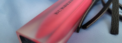 Заберёт все внимание Burberry Liquid Lip Velvet №33 Magenta