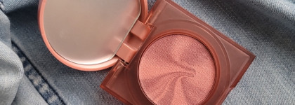 На весну: Huda Beauty. Румяна для лица Glowish Cheeky Blush в оттенке 03 Berry Juicy