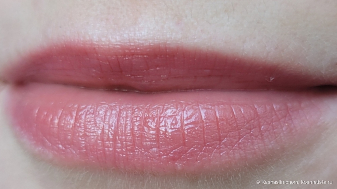 на губах один слой