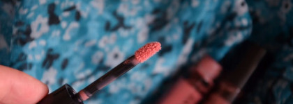 Много шума из ничего, или Блеск для губ Mary Kay NouriShine Plus Lip Gloss в оттенках "Розовый шелк" (Pink Sateen) и "Кофе с молоком" (Café au lait)