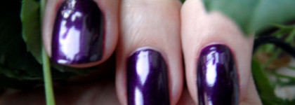 Два новых  лака от Avon - Gel Finish "Сладкая ягода"/ "Very Berry"  и "Сливовое наслаждение"/"Perfectly Plum"