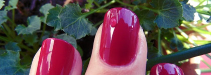 Два новых  лака от Avon - Gel Finish "Сладкая ягода"/ "Very Berry"  и "Сливовое наслаждение"/"Perfectly Plum"