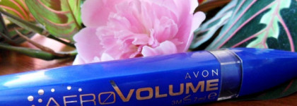 Тушь для ресниц "СверхОбъем" Avon Aerovolume Mascara в оттенке "Суперчерная"