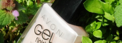 Весенняя нежность с лаком Avon "Гель-эффект" Gel Finish Nail Enamel - оттенок из новой шиммерной коллекции Яркое мерцание/Sheer Shimmer