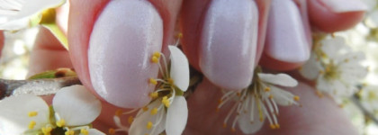 Весенняя нежность с лаком Avon "Гель-эффект" Gel Finish Nail Enamel - оттенок из новой шиммерной коллекции Яркое мерцание/Sheer Shimmer