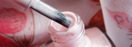 Весенняя нежность с лаком Avon "Гель-эффект" Gel Finish Nail Enamel - оттенок из новой шиммерной коллекции Яркое мерцание/Sheer Shimmer