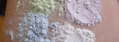 Взгляд сквозь призму. Givenchy Prisme Libre Mat-finish & Enhanced Radiance Loose Powder 4 in 1 Harmony в оттенке 01 Mousseline Pastel