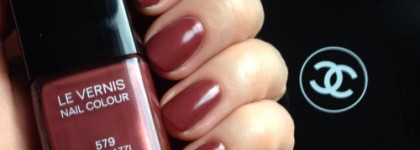 Chanel Le Vernis Nail Colour #579 Paparazzi