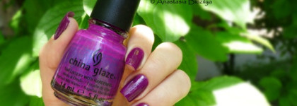 China Glaze Nail Lacquer With Hardeners - №1011 Flying Dragon