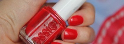 Мой идеальный красный - Essie - Russian roulette