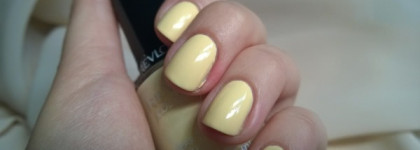 Еще один желтый: Revlon Colorstay Longwear Nail Enamel в оттенке 100 Buttercup + разбавитель Seche Restore