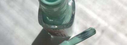 L'oreal Color Riche Long-Wearing Nail Polish in 853 Menthe Glace