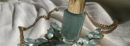 L'oreal Color Riche Long-Wearing Nail Polish in 853 Menthe Glace