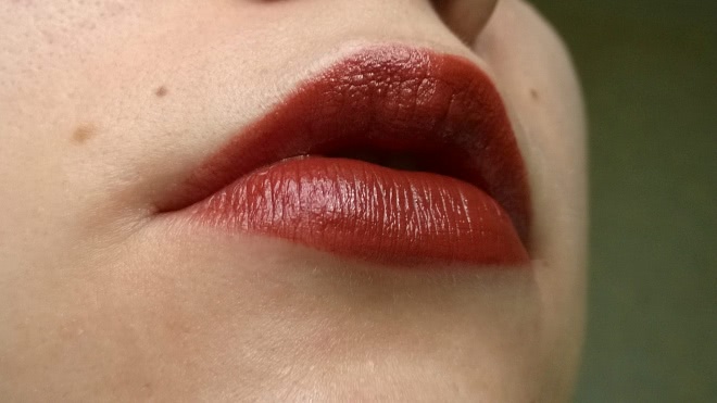 Встречаем осень с Avon Ultra Colour Rich Moisture Seduction Lipstick в оттенке Buttered Rum