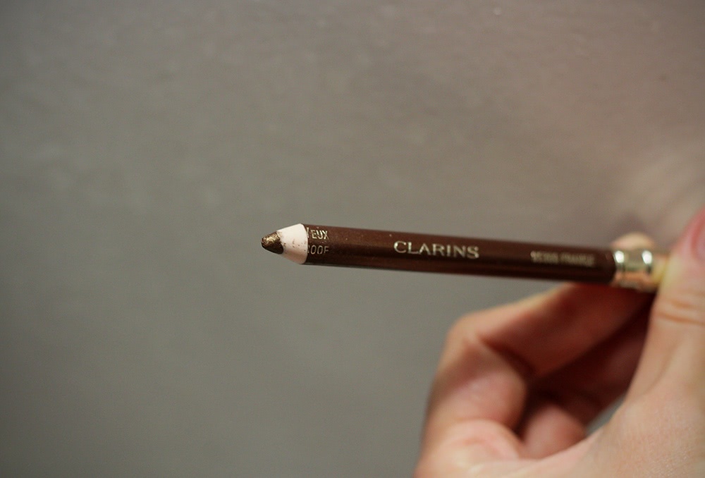 Pencil waterproof. Clarins Waterproof Eye Pencil 04. Карандаш кларанс 02. Водостойкий карандаш Clarins. Clarins карандаш для глаз.