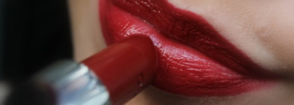 3 текстуры красного: Pupa Volume #402, Smashbox  Be Legendary Lipstick Rouge a Levres "Infrared Matte", L'oréal Color Riche L'extraordinaire Liquid Lipstick #304 "Ruby Opera"