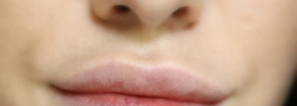 Новинка для губ - Блеск в стике MAC Patentpolish Lip Pencil в оттенке Patentpink